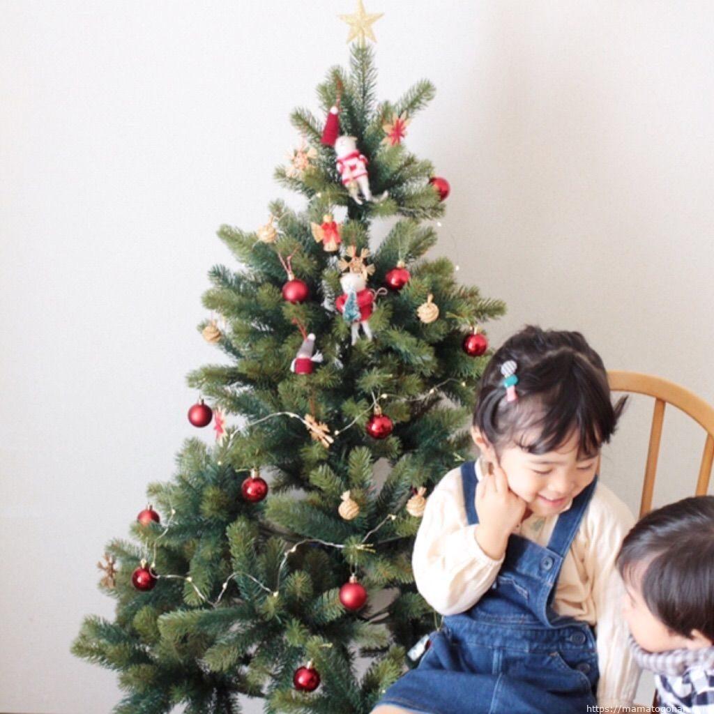 RSグローバルトレード社のクリスマスツリーと子供
